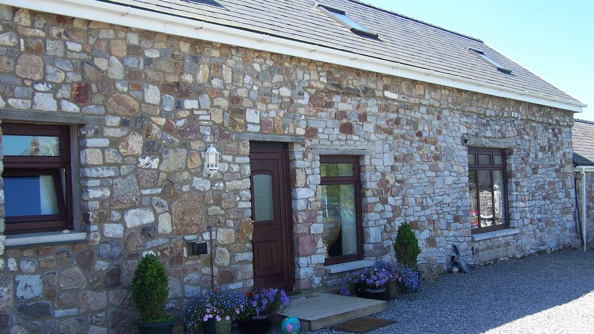 Crynant Cottage | Spacious Farm Cottage Near Rhossili Beach