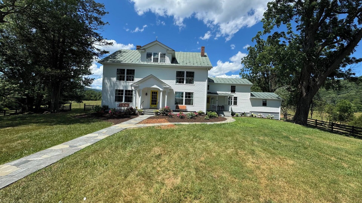 Hood Other | Spacious farm home w/cattle, near wineries. Perfect escape for lg groups