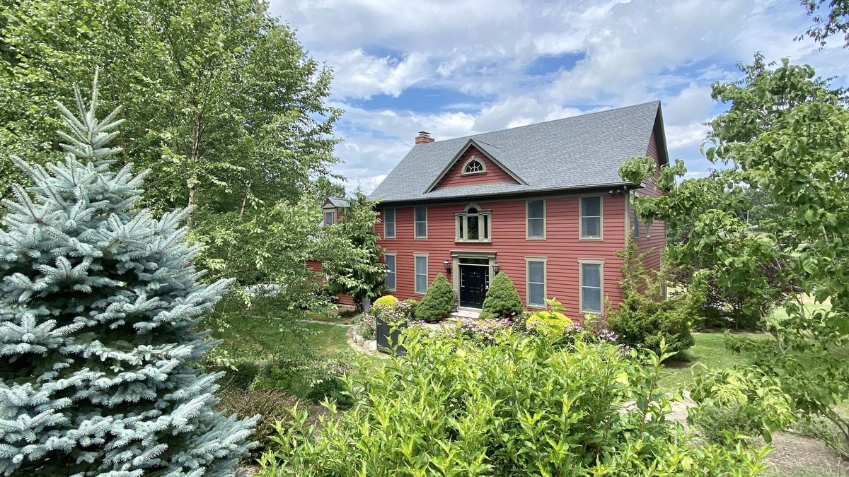Warwick House | Spacious Farm House on the Lake - 1 Hour from NYC