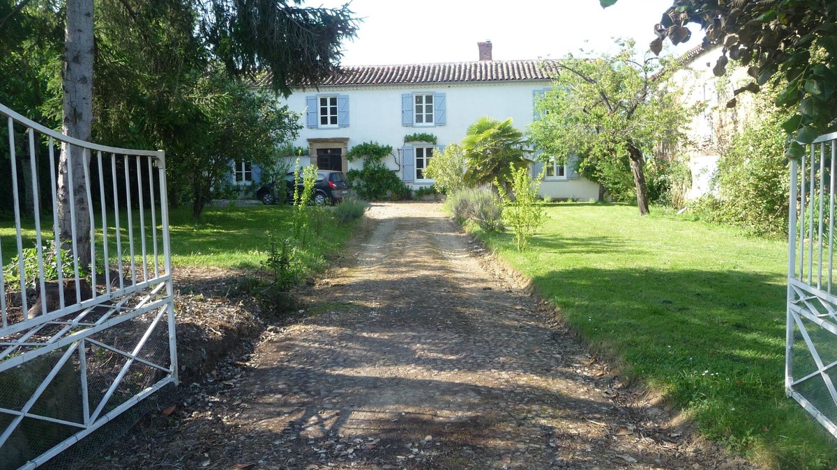 Estampes Other | Spacious farmhouse, private pool, 4 baths, games room, internet & satellite TV