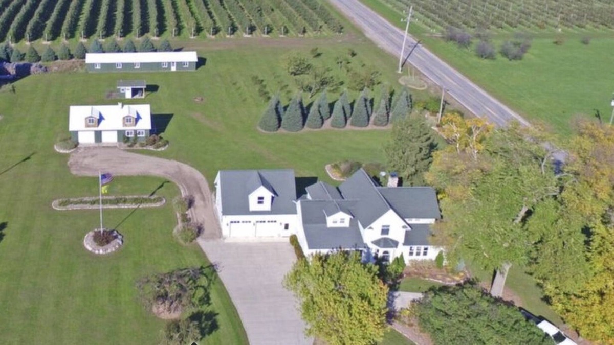 Williamsburg Other | Spacious farmhouse with country views