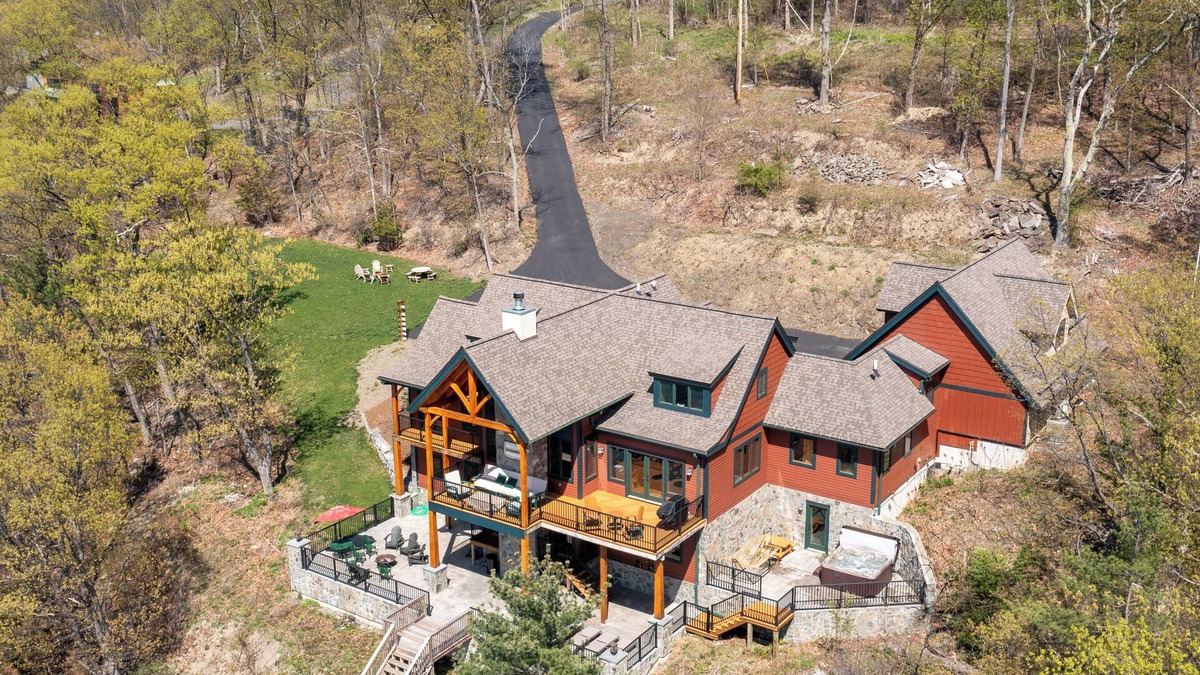 Burdett Cabin | Spacious Finger Lakes Waterfront Lodge