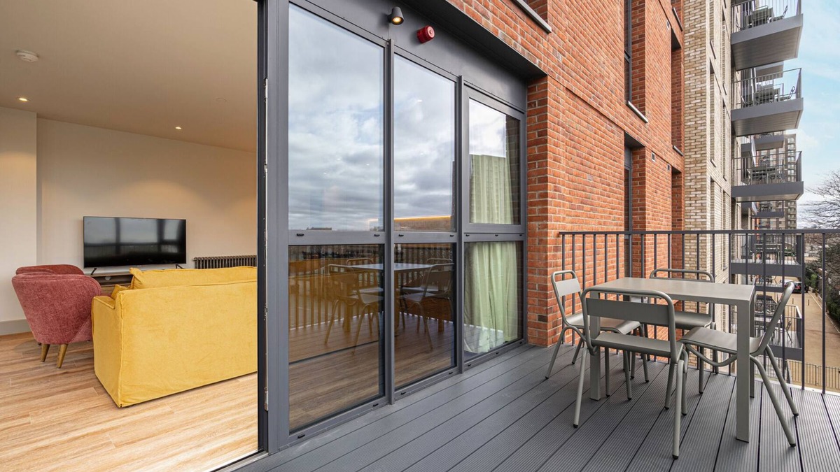 Tottenham Hale Apartment | Spacious Flat in North London