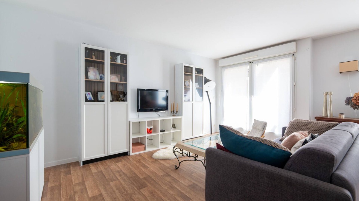 Clichy Apartment | Spacious Flat Near JO Facilities