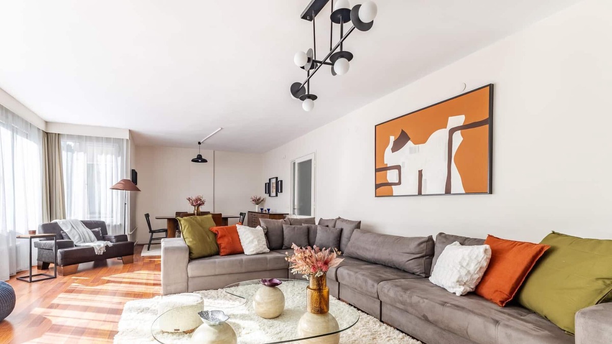 Caddebostan Mahallesi Apartment | Spacious Flat w Balcony 3 min to Bagdat Ave