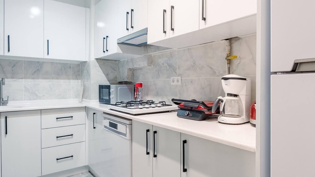 Moda Apartment | Spacious Flat w Balcony 4 min to Kadikoy Square