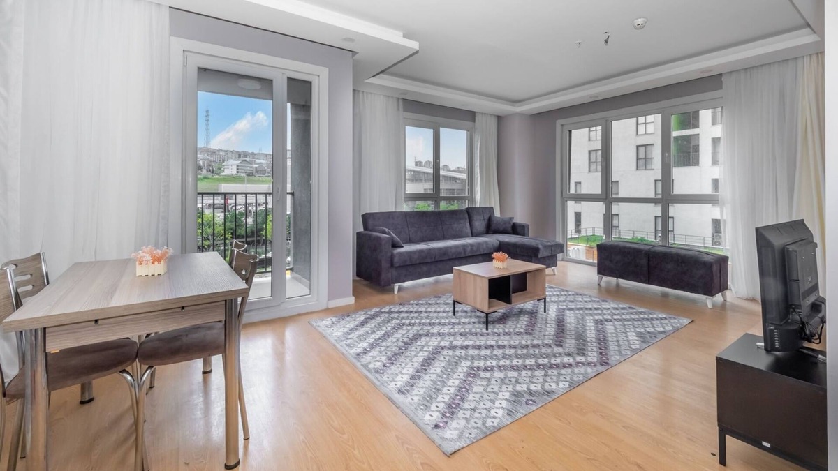 Esenyurt Apartment | Spacious Flat with Shared Pool in Esenyurt