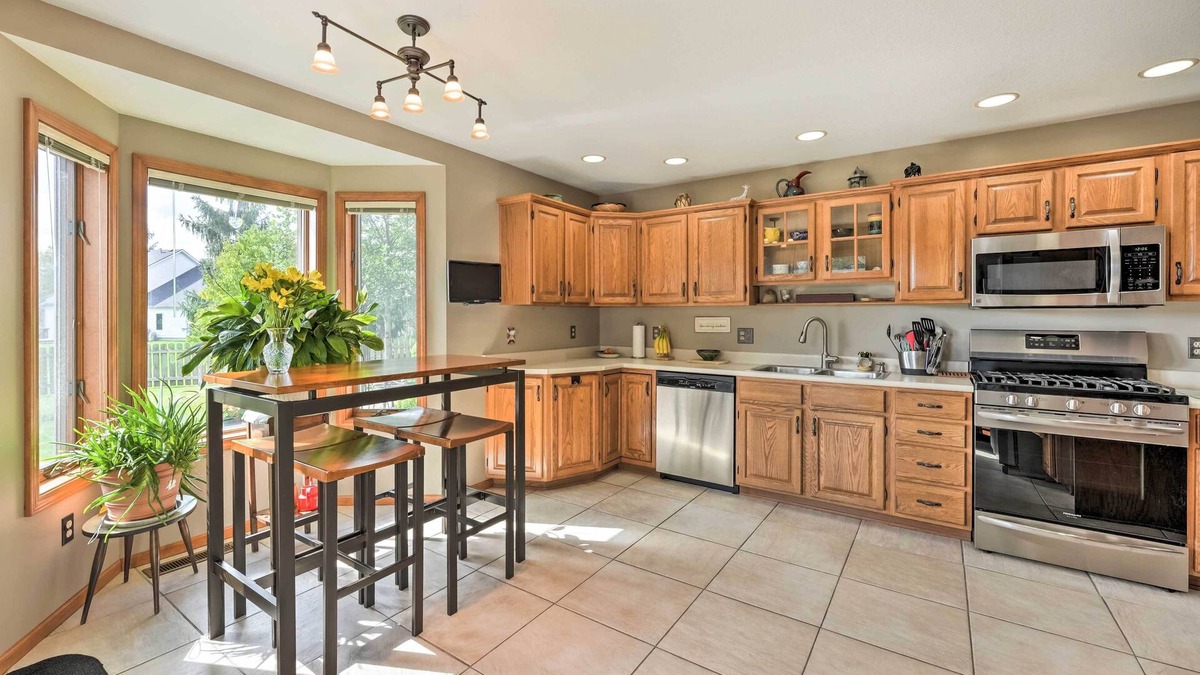 Fort Wayne House | Spacious Fort Wayne Home w/Yard + Gas Grill!