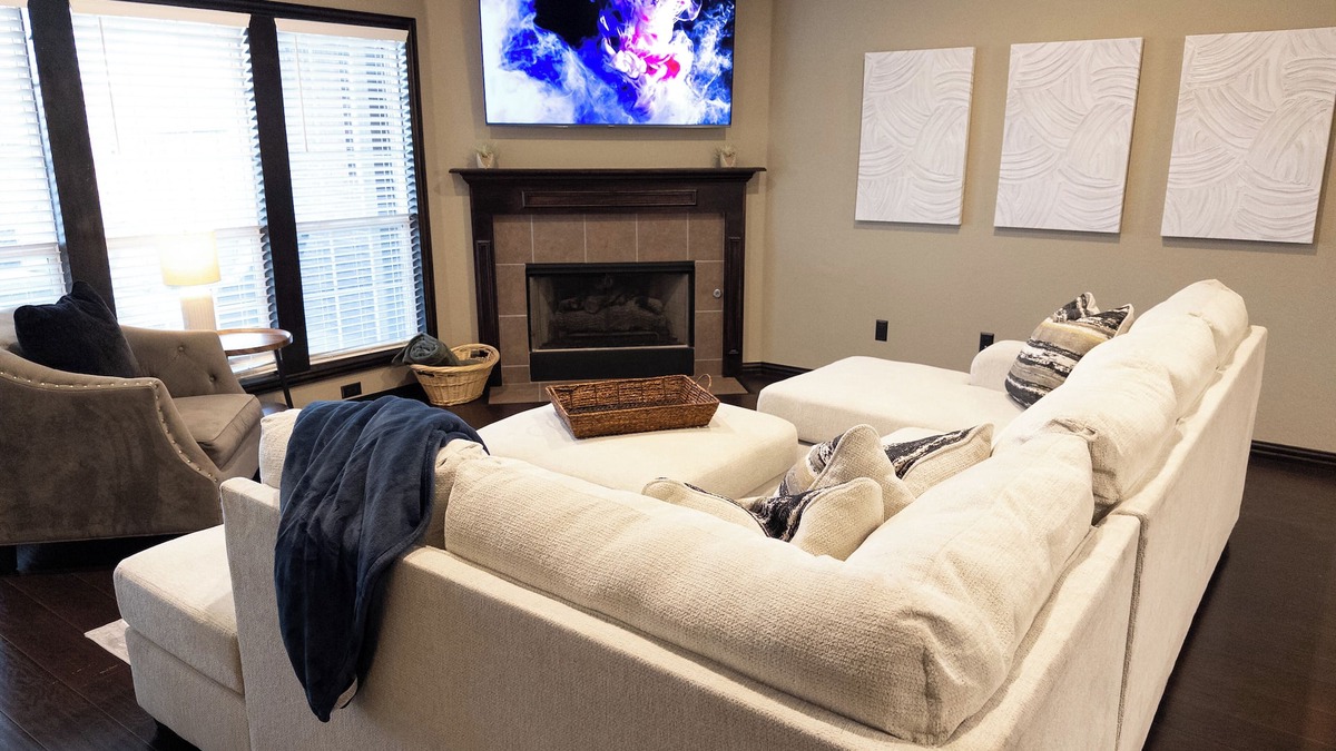 Broken Arrow House | Spacious four-bedroom house in beautiful Broken Arrow. No cleaning fees!