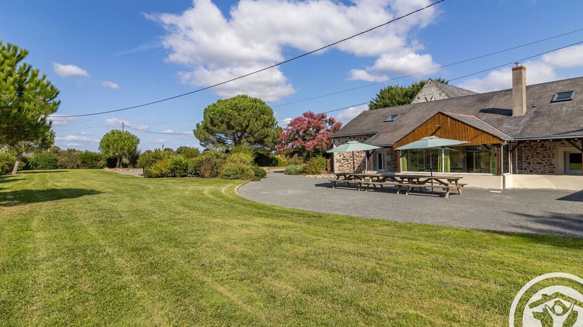 Blaison-Saint-Sulpice Cottage | Spacious 8-bedroom cottage in Anjou vineyards