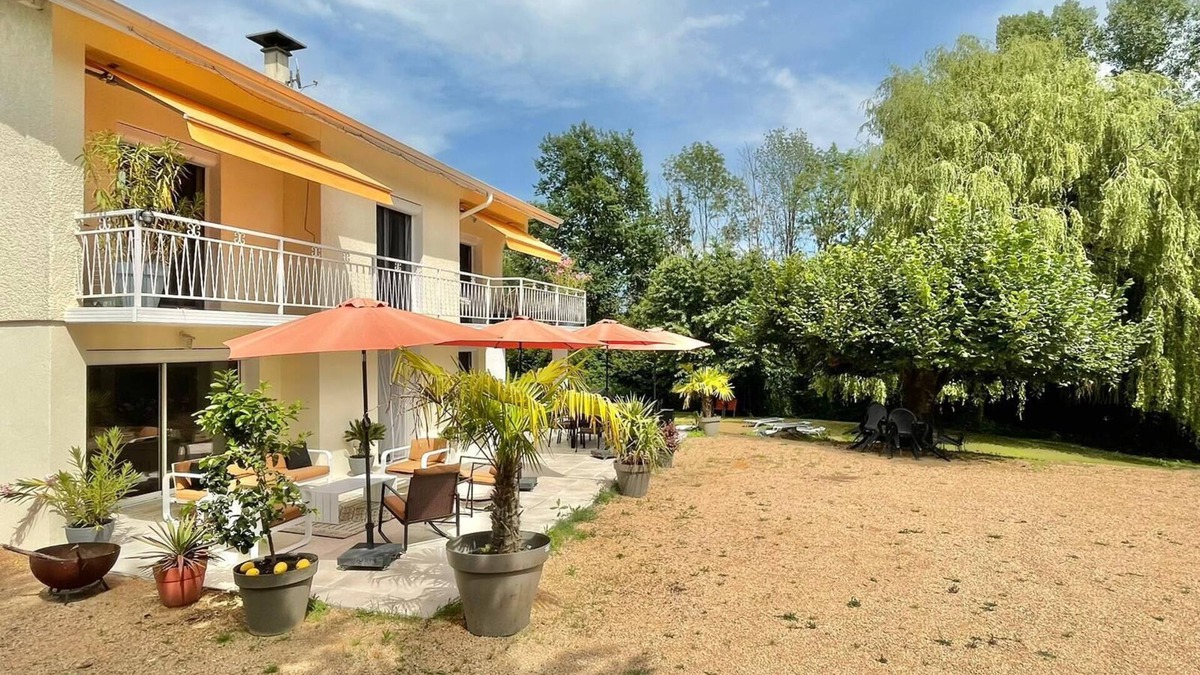 La Chapelle-de-la-Tour Villa | Spacious and charming