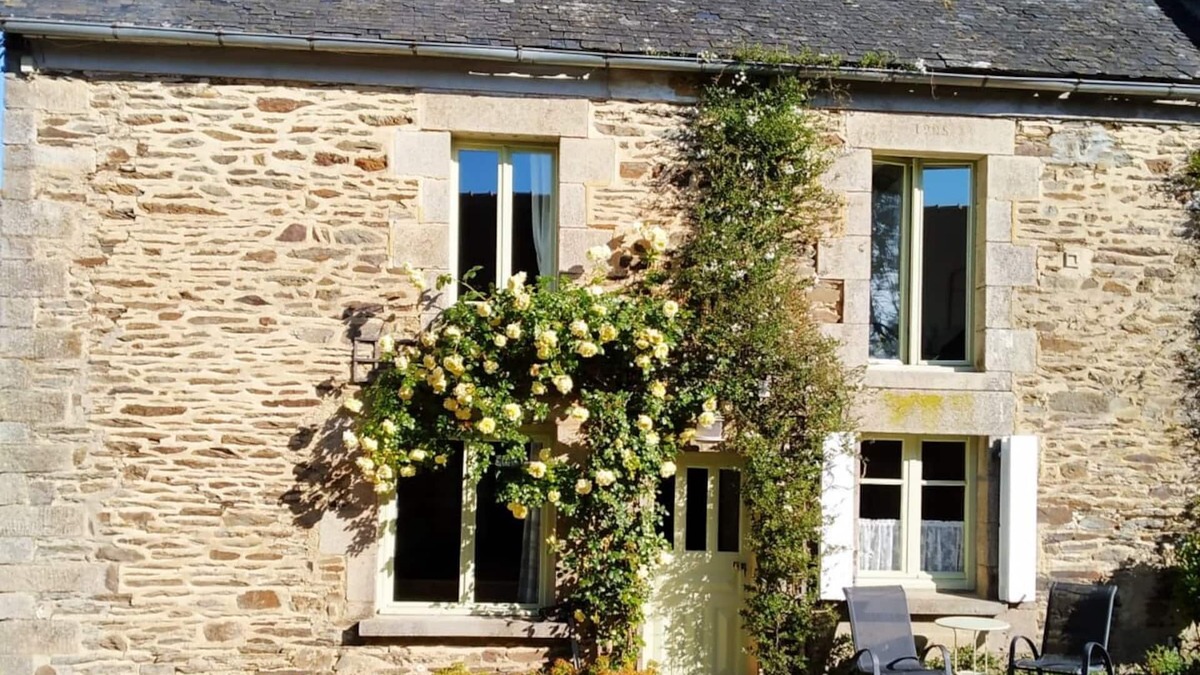 La Gree-Saint-Laurent House | Spacious House, Cosy Accommodation. Log stove. Countryside forest river walks.