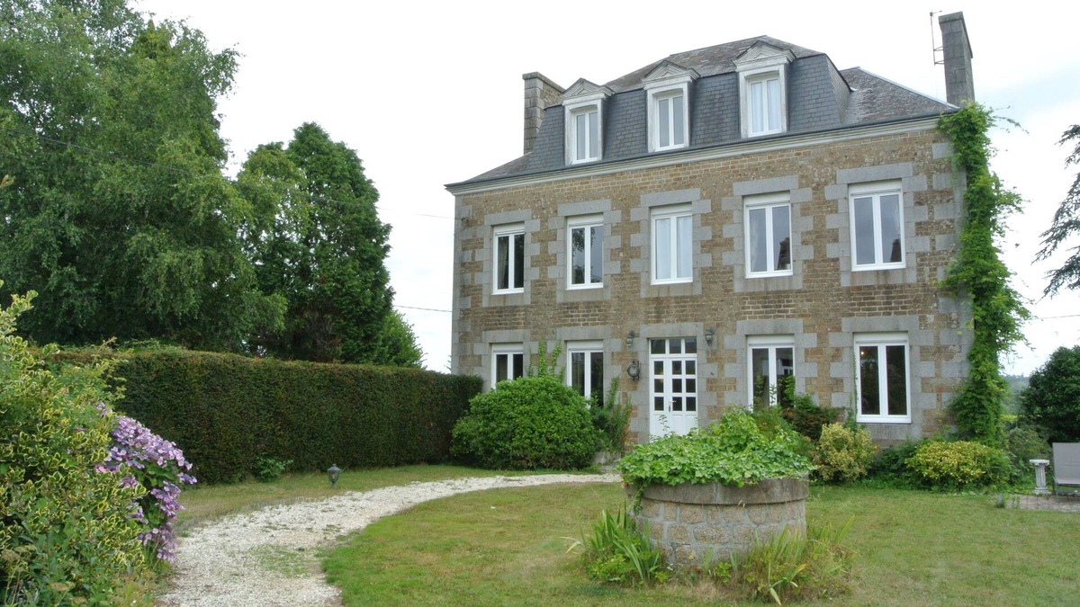 Landelles-et-Coupigny House | Spacious Maison de Maitre ideal for family fun & exploring.