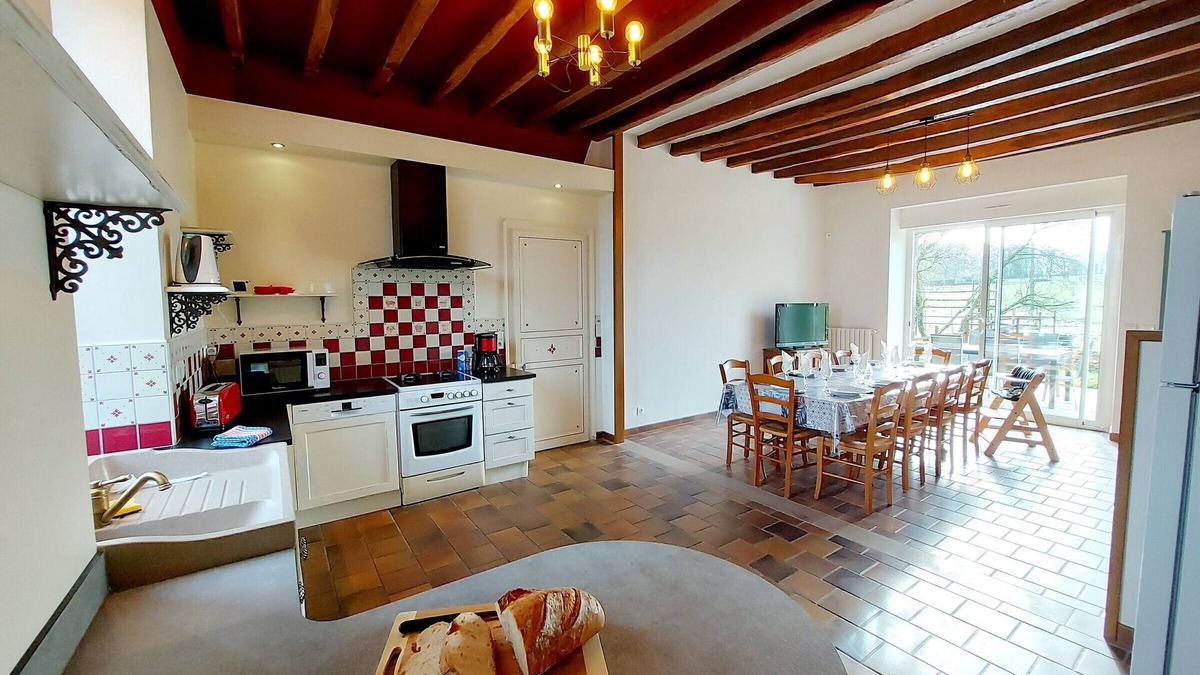 Saint-Aubin-du-Desert Cottage | Spacious cottage with private pond and games in Saint-Aubin-du-Désert