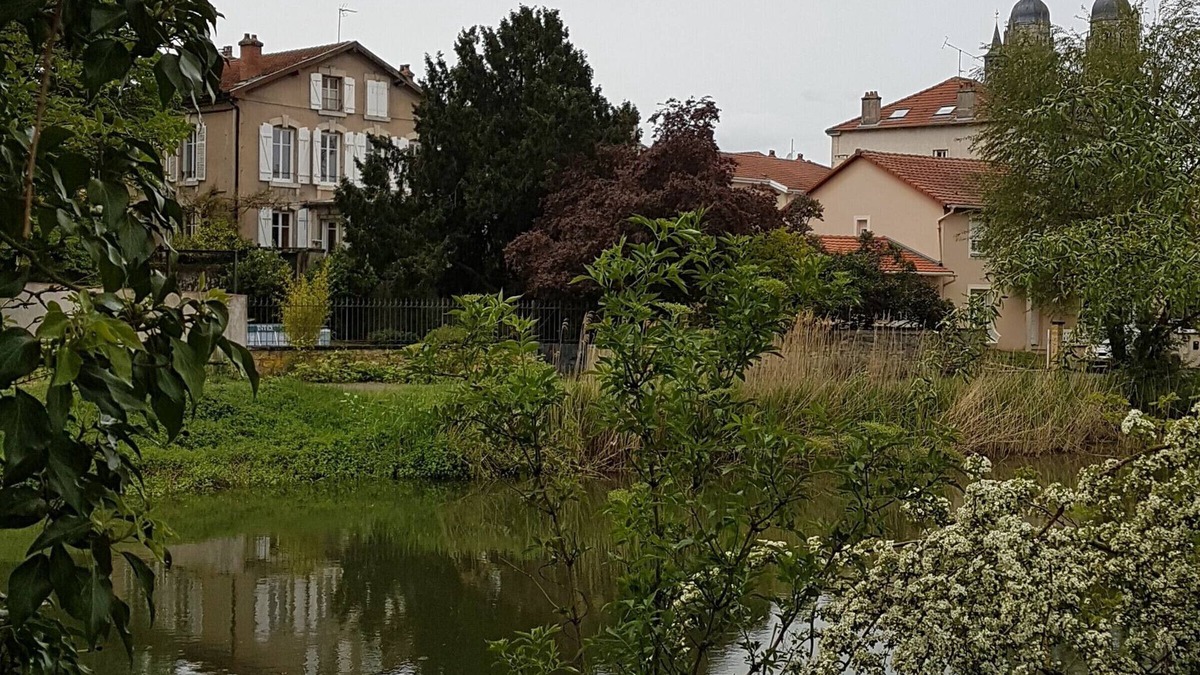 Saint-Nicolas-de-Port Apartment | Spacious Riverside Apartment for 6 near Nancy – Modern Amenities, Free Parking, WiFi Included