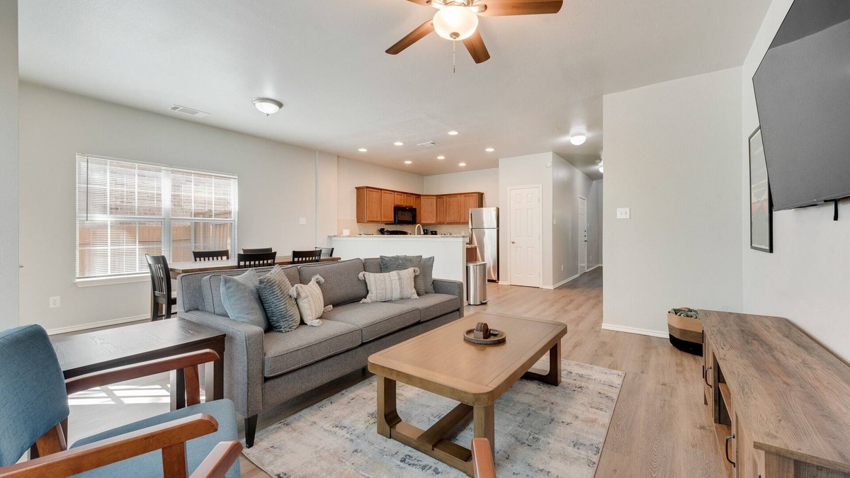 Little Elm House | Spacious Frisco-Little Elm Getaway with WiFI and AC! Pets Welcome!