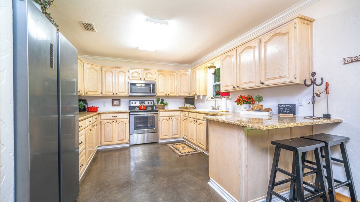 Gilmer Cabin | Spacious Full-Size Home with great East Texas views.