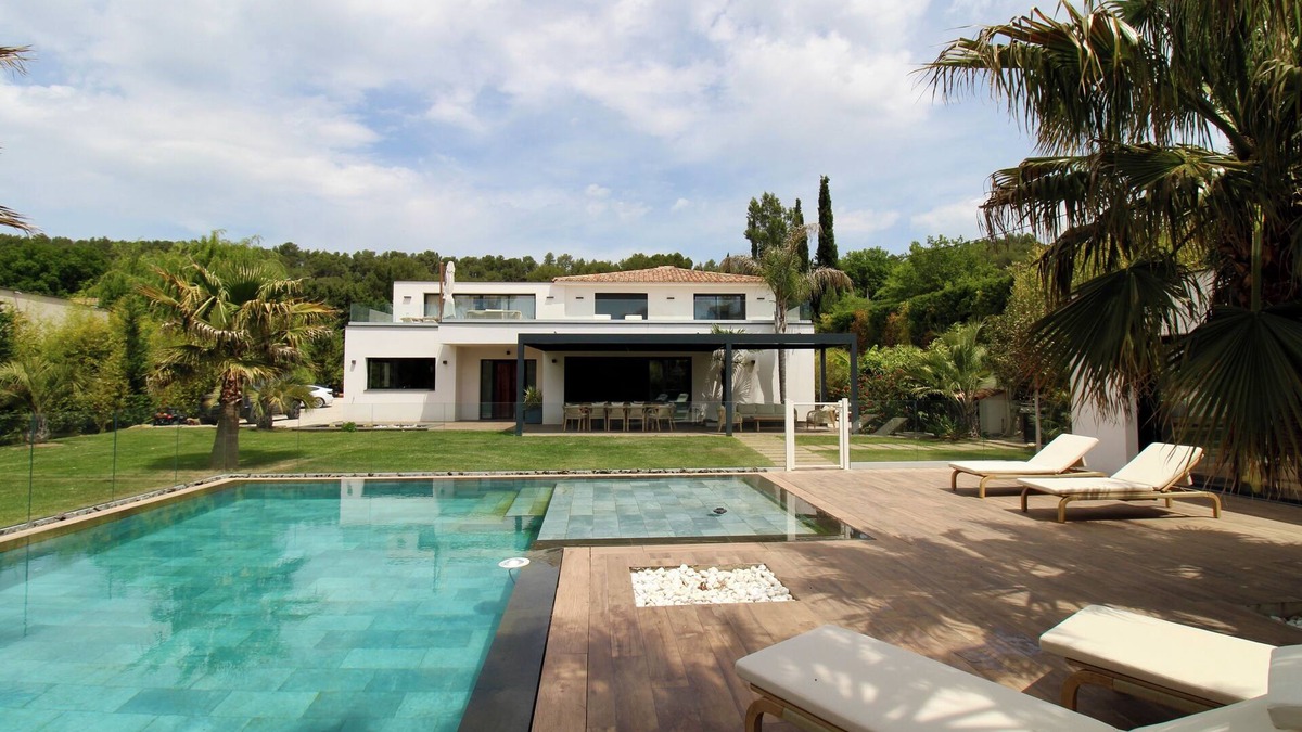Meyreuil Villa | Spacious, fully air-conditioned family villa with private pool