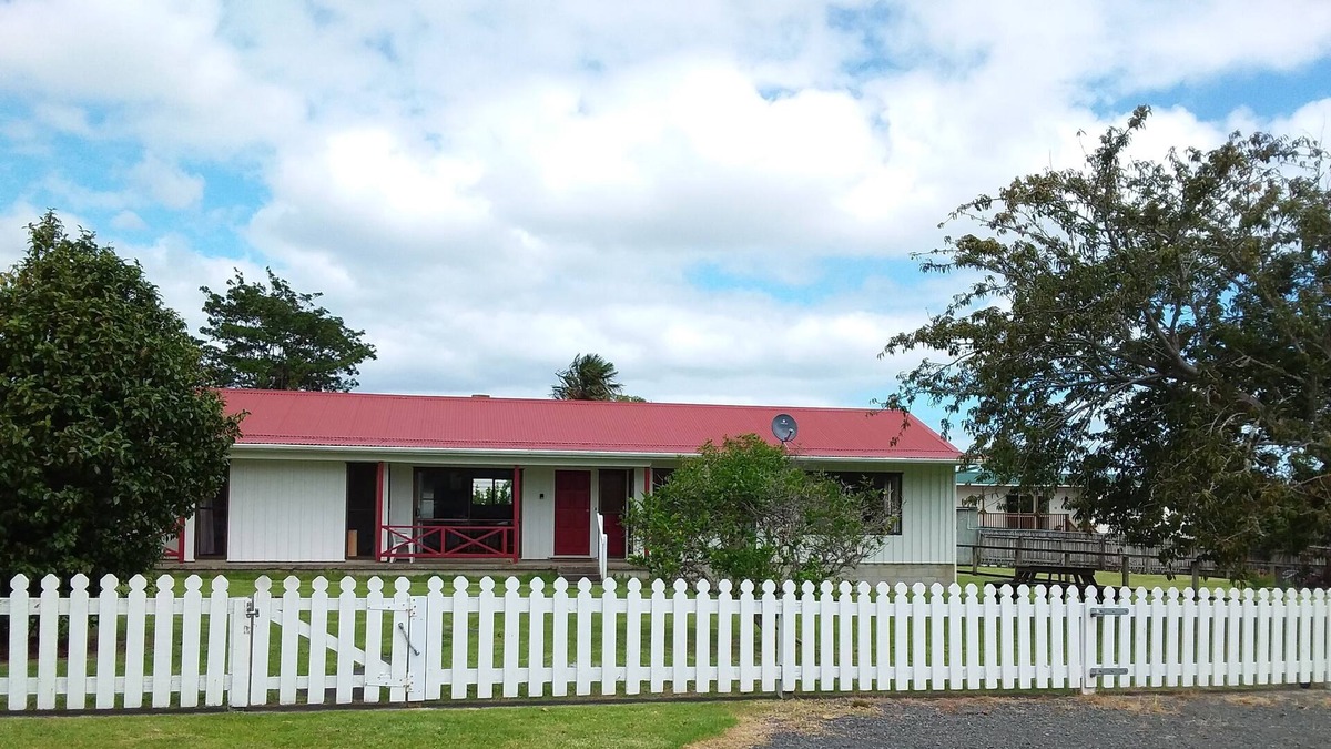Coromandel House | Spacious/Fully fenced/Pet Friendly/Internet - 250m to Township.