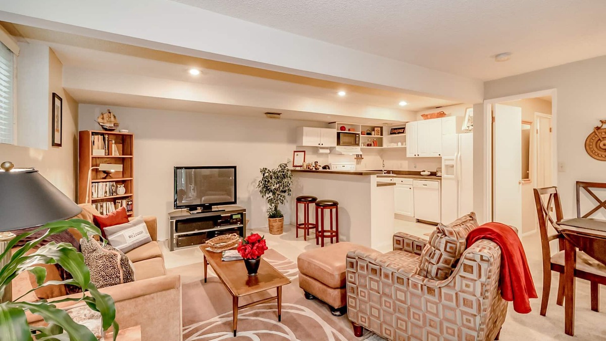 Northeast Bellevue House | Spacious fully furnished apartment on 4th fairway