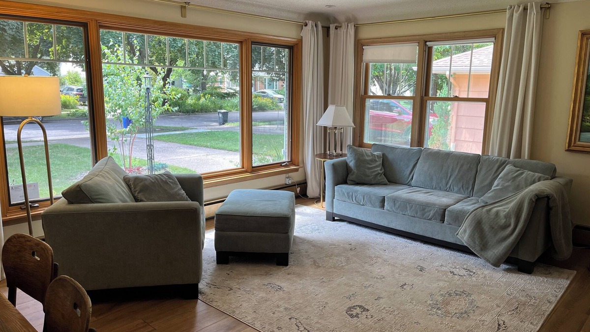 Payne - Phalen House | Spacious Fully Renovated 4-Bedroom Home With 2 Kitchens Near Lake Phalen
