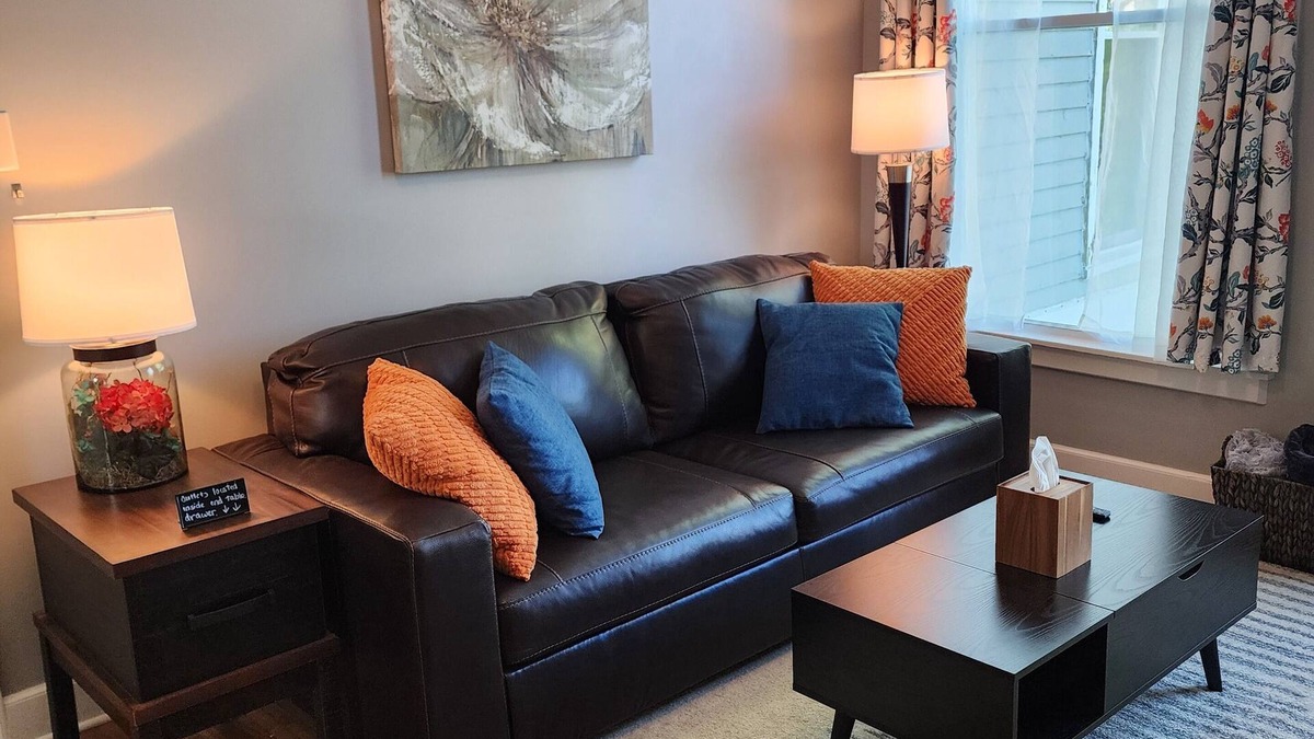 Downtown Apartment | Spacious Fully Renovated Apt, near State Capitol Bldg, Downtown Topeka, I-70
