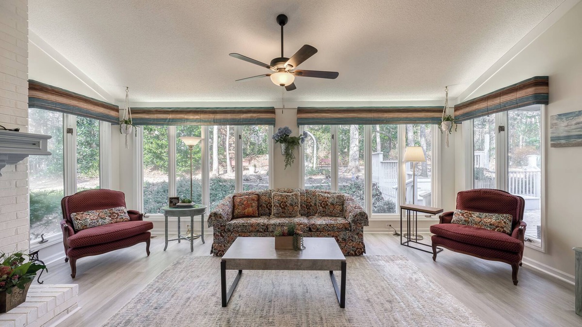Johns Creek House | Spacious, Fun & Comfy Family Haven ~ Garden ~ BBQ!