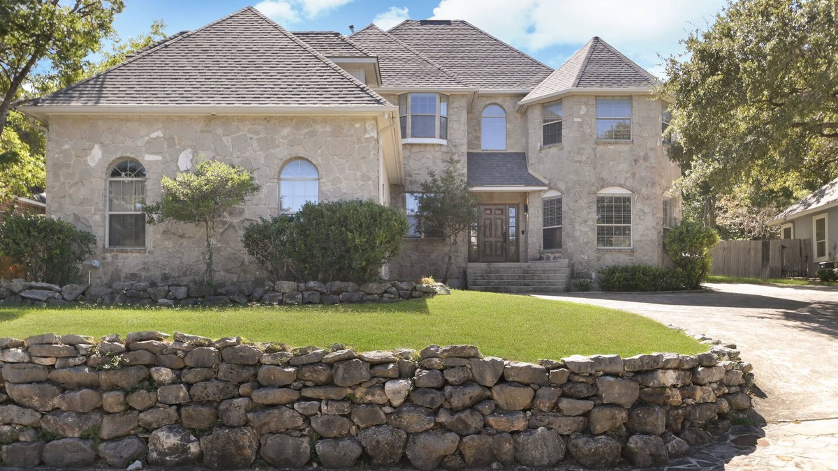 Crownridge of Texas House | Spacious Fun-Filled Retreat 5 minutes to Six Flags!