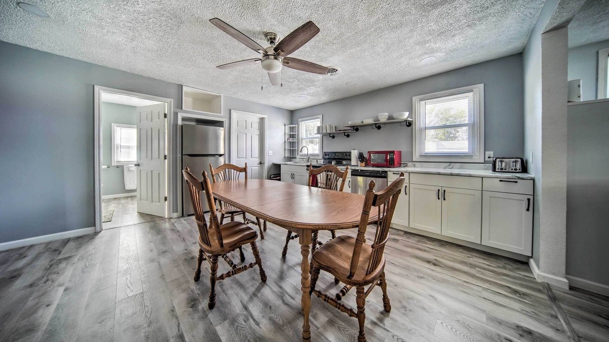 Geneva-on-the-Lake House | Spacious Geneva House < .5 Mi to The Strip!
