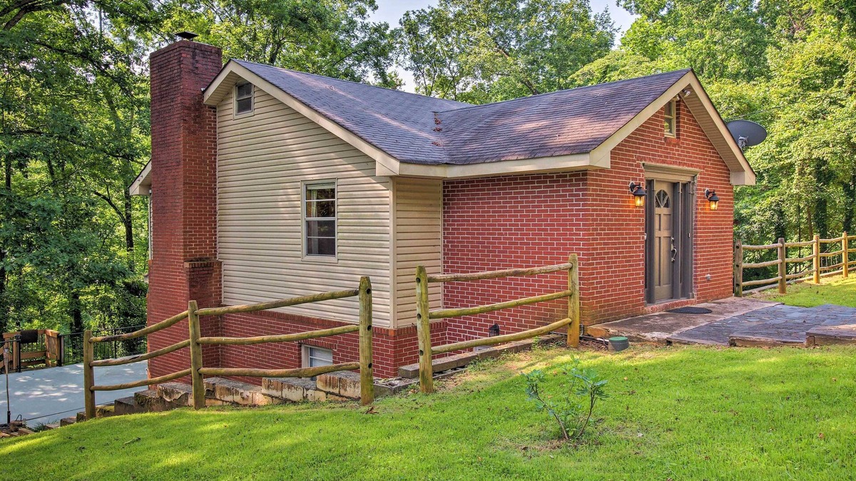 Gainesville House | Spacious Georgia Getaway w/Dock on Lake Lanier!