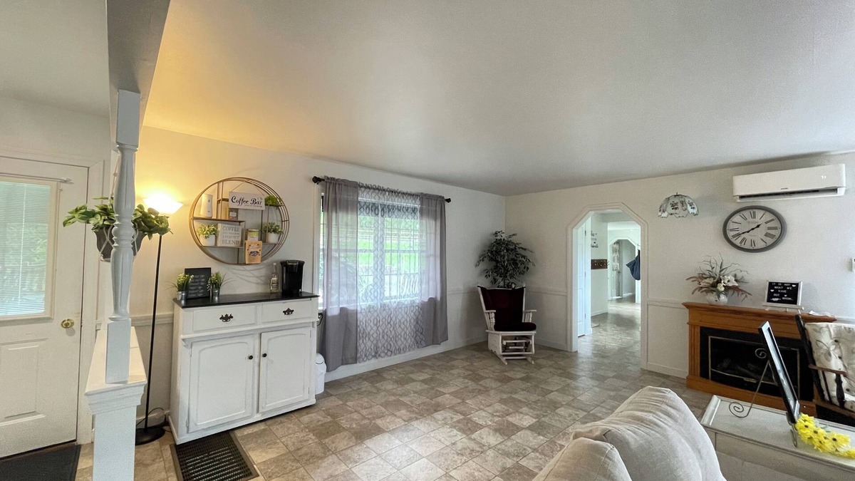 Loysville House | Spacious get-away on the out-skirts of town