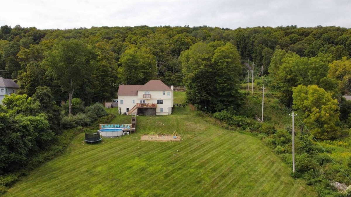 Bloomingburg House | Spacious Getaway! 7BR w Park & pool Scenic Views