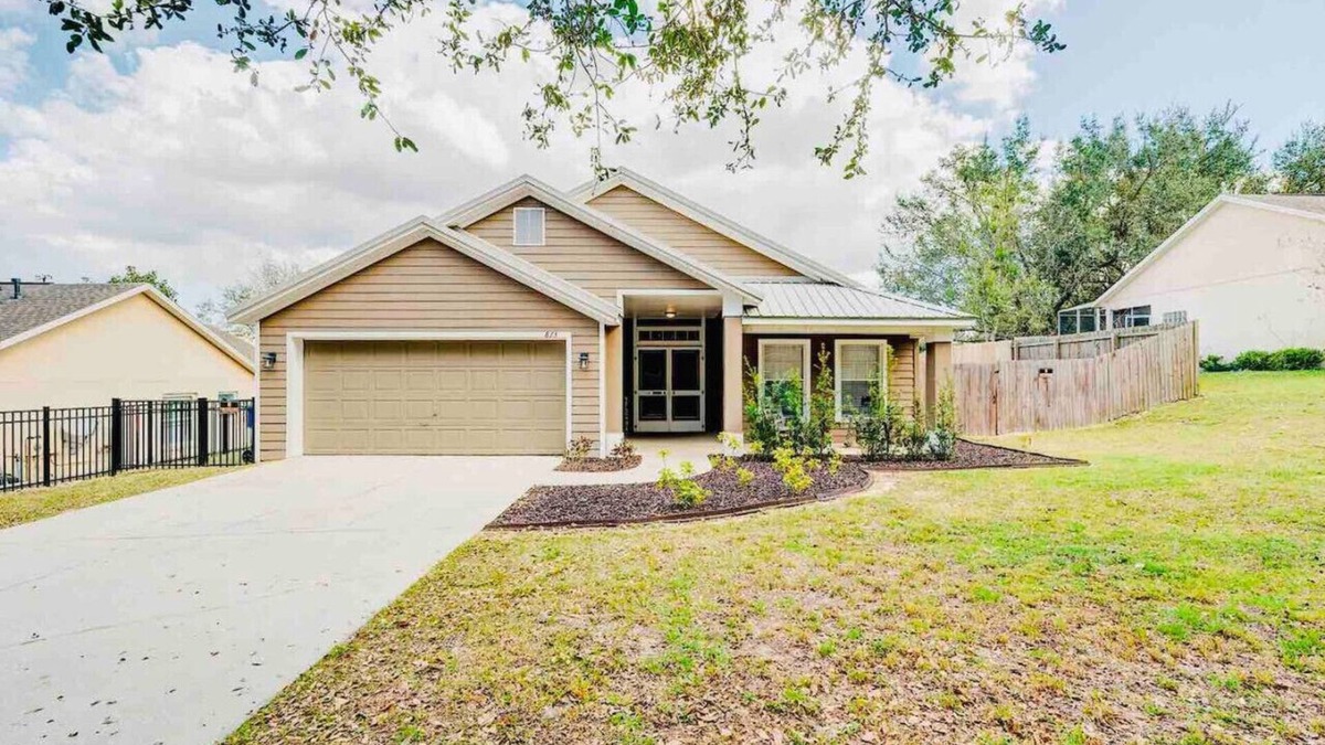 Minneola House | Spacious Getaway ~ Heated LED Pool & Ping Pong