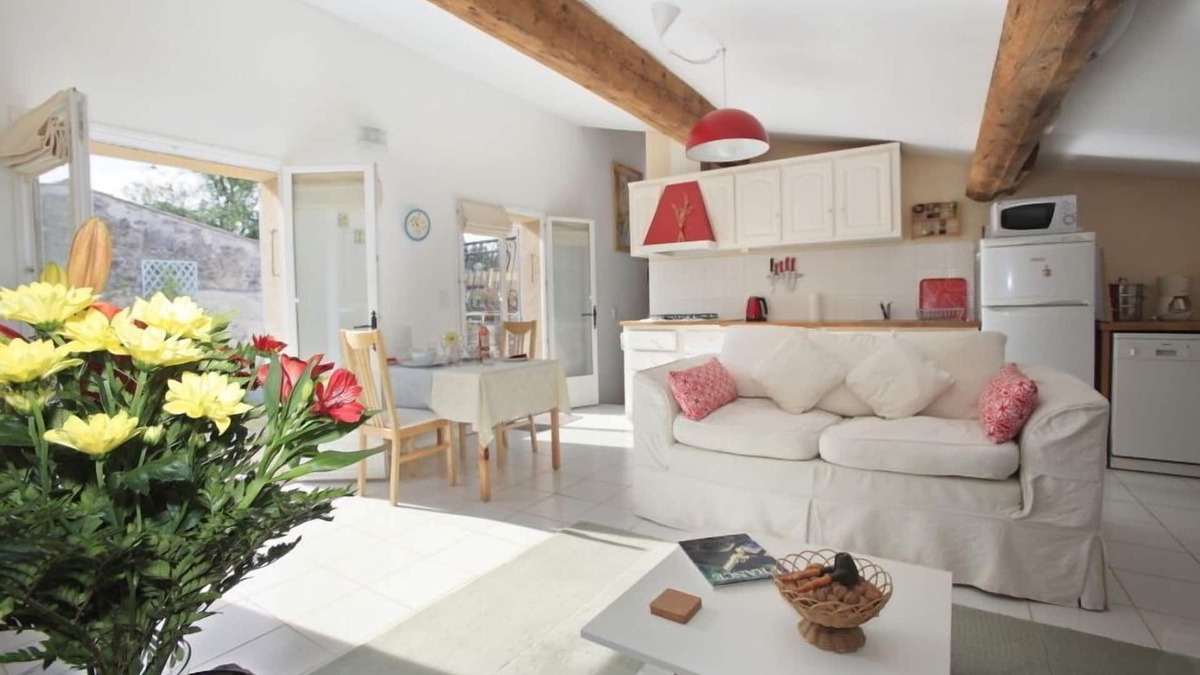 Montpinier Apartment | Spacious Gite in Tarn sleeps 2 (3 stars) nr Lautrec and Castres, Tarn,SW France
