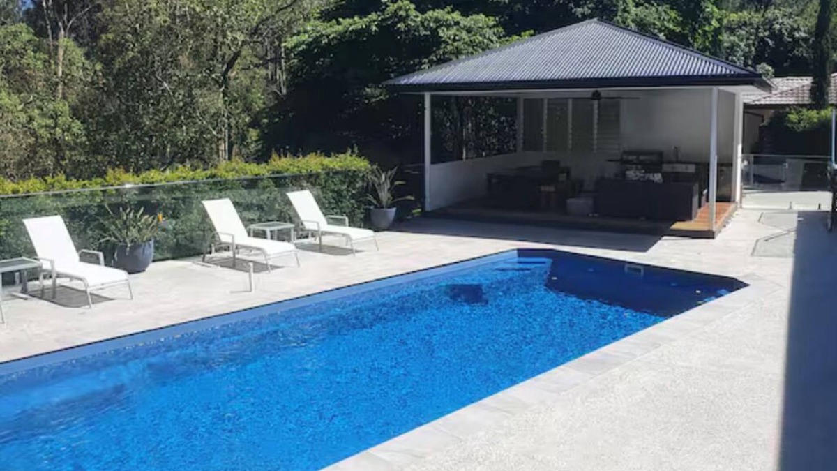 Worongary House | Spacious Gold Coast Retreat | Sleeps 12 | Nature & Close to Attractions
