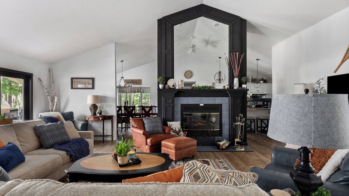 Michaywe Villa | Spacious Golf/Ski Group Retreat On Golf Course with On Site Hot Tub & Game Room