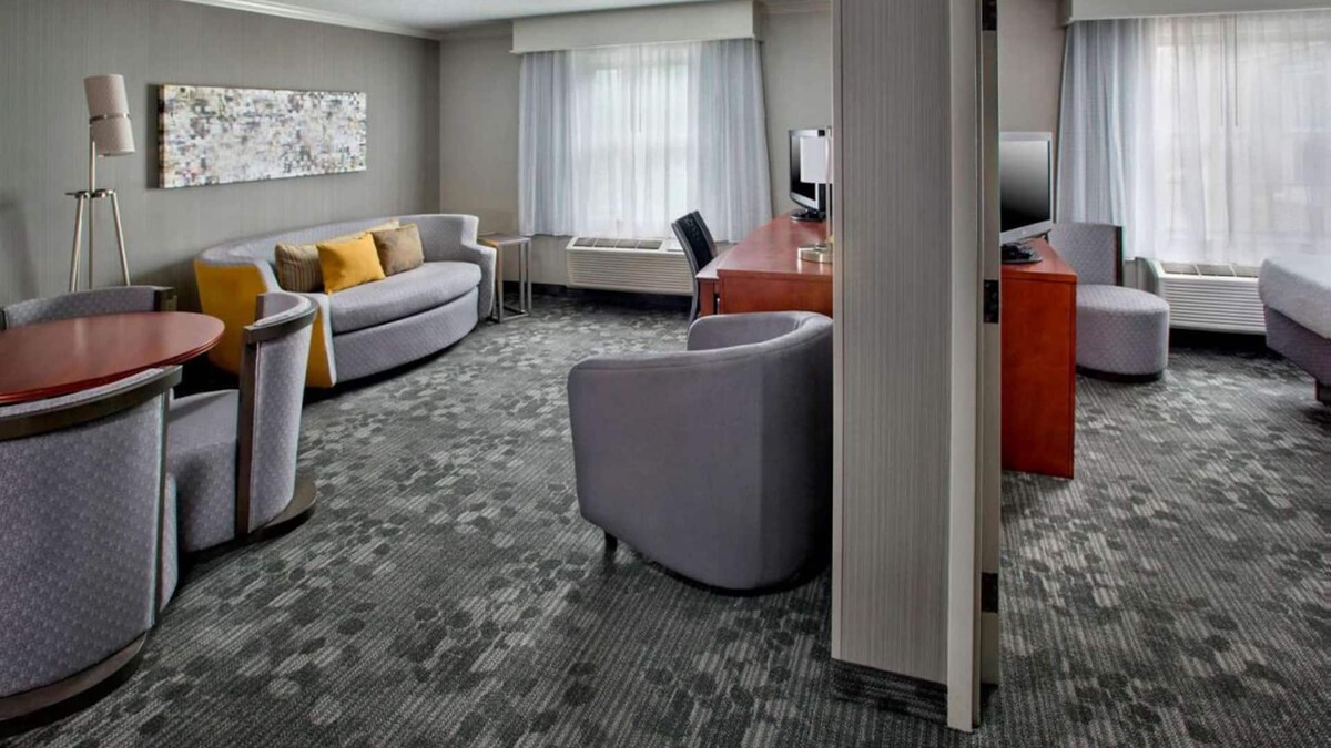 Tinton Falls Hotel | Spacious Good-Value Accommodation! Near Wampum Lake Park, Pet-Friendly!