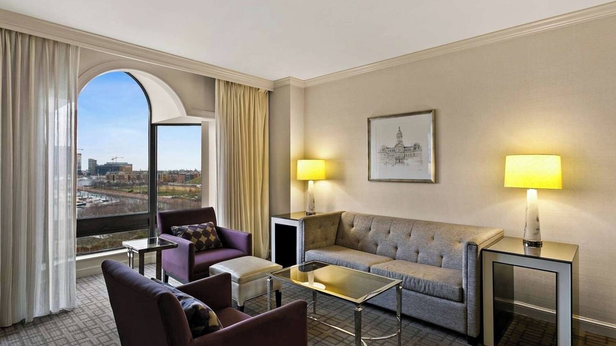 Downtown Baltimore Hotel | Spacious Good-Value Accommodation! Near Penn Station, Pet-Friendly, w/Pool