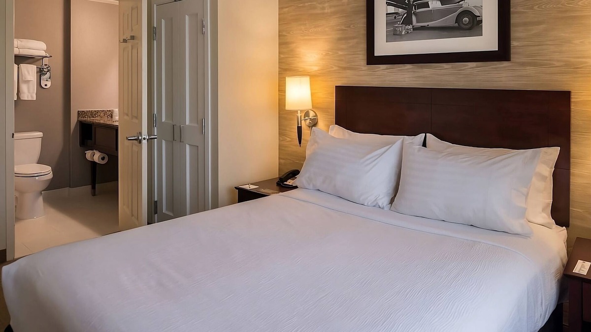O'Hare Resort | Spacious Good-Value Accommodation! Pet-Friendly Property with Onsite Parking!
