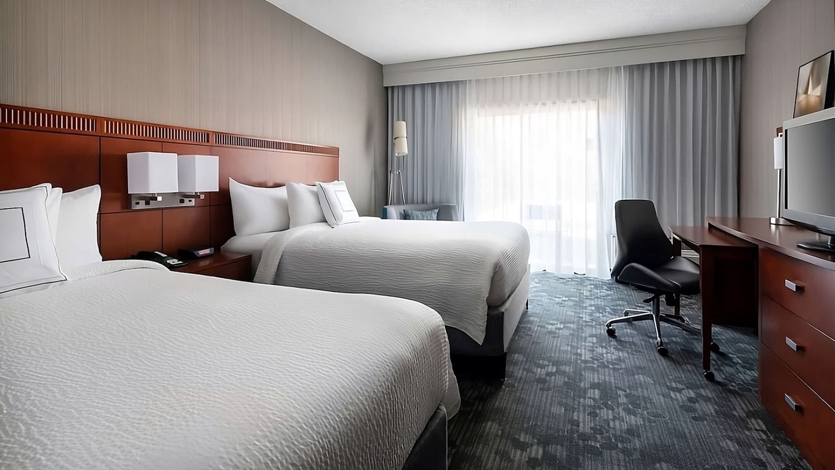 Camelback East Hotel | Spacious Good-Value Accommodation! Close to Historic Heritage Square, w/Pool!