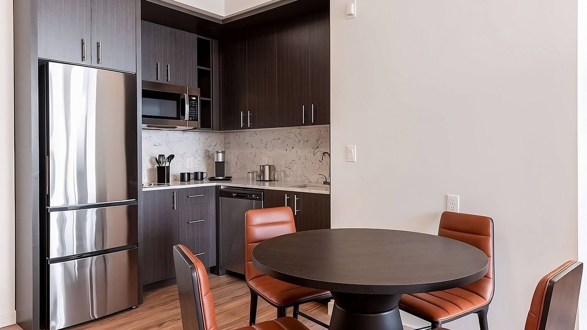 Central Area Hotel | Spacious Good-Value Accommodation! Kitchenette, Pet-Friendly, Onsite Parking!