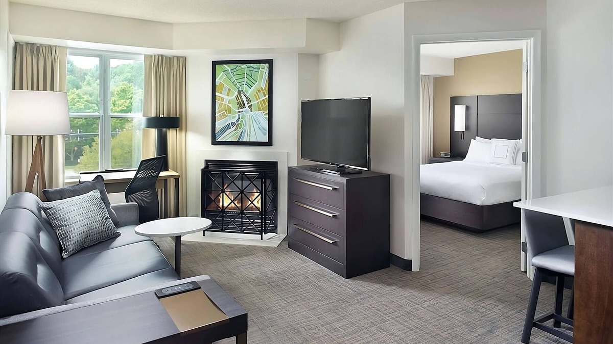 Cary Hotel | Spacious Good-Value Accommodation! Full Kitchen, Free Breakfast, Swimming Pool!
