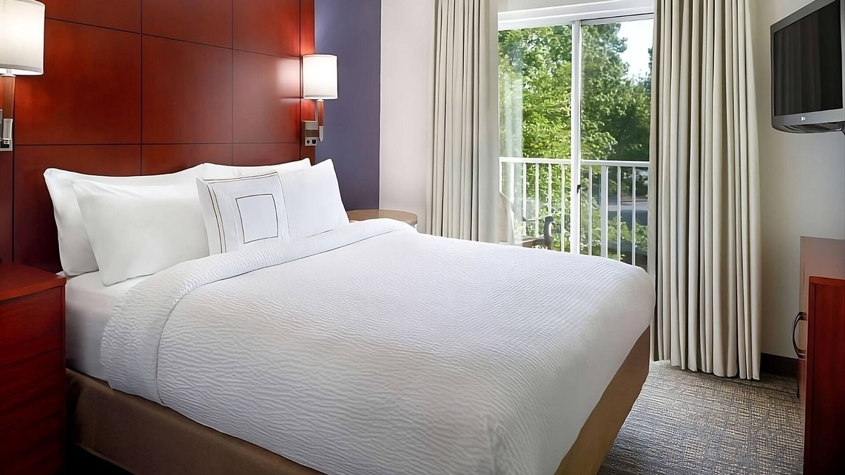 Alpharetta Hotel | Spacious Good-Value Accommodation! Free Breakfast, Pets Allowed
