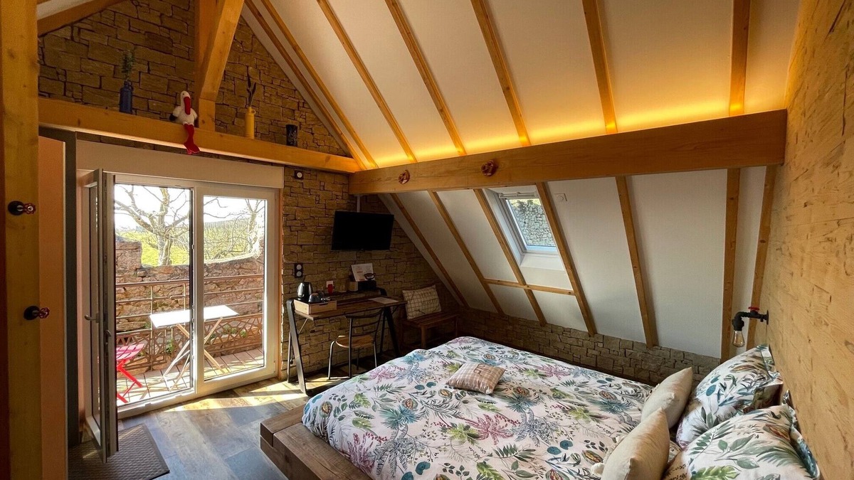 Dambach-la-Ville House | Spacious guest room, balcony, Fiber TV