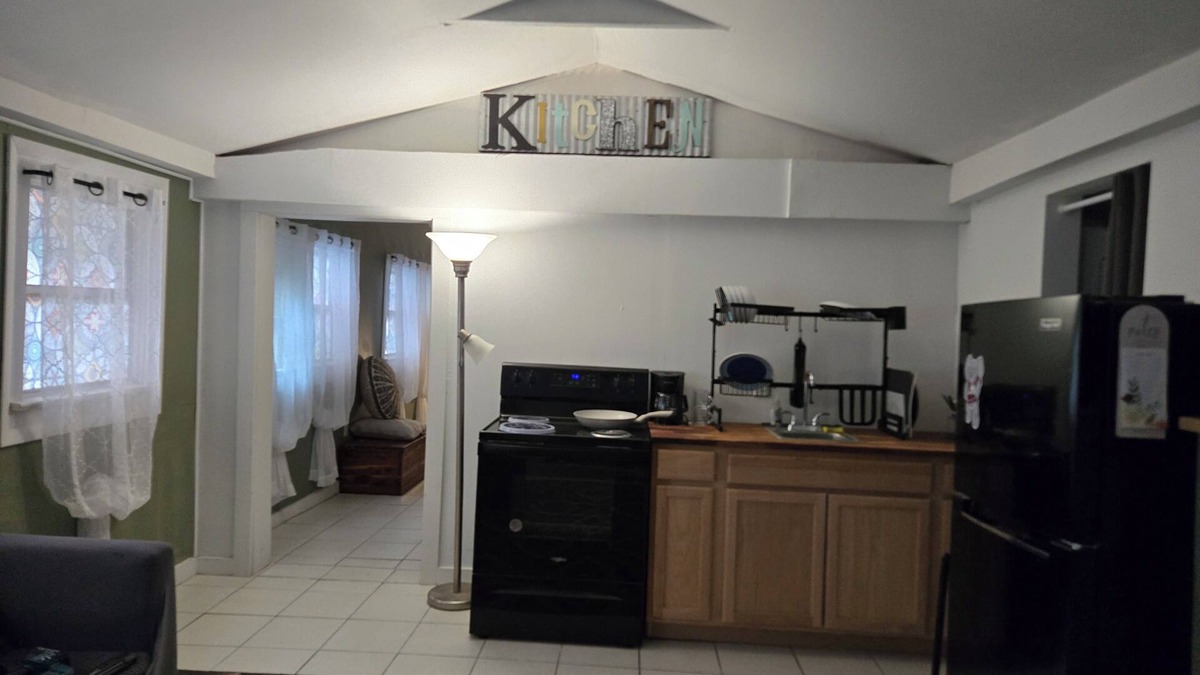 Mobile Cottage | Spacious Guest house in Midtown within walking distance of downtown
