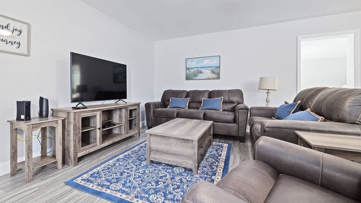 Spring Hill House | Spacious Gulf Coast Scallop Season Retreat! Near Pine Island Beach, Weeki Wachee, Dog-Friendly