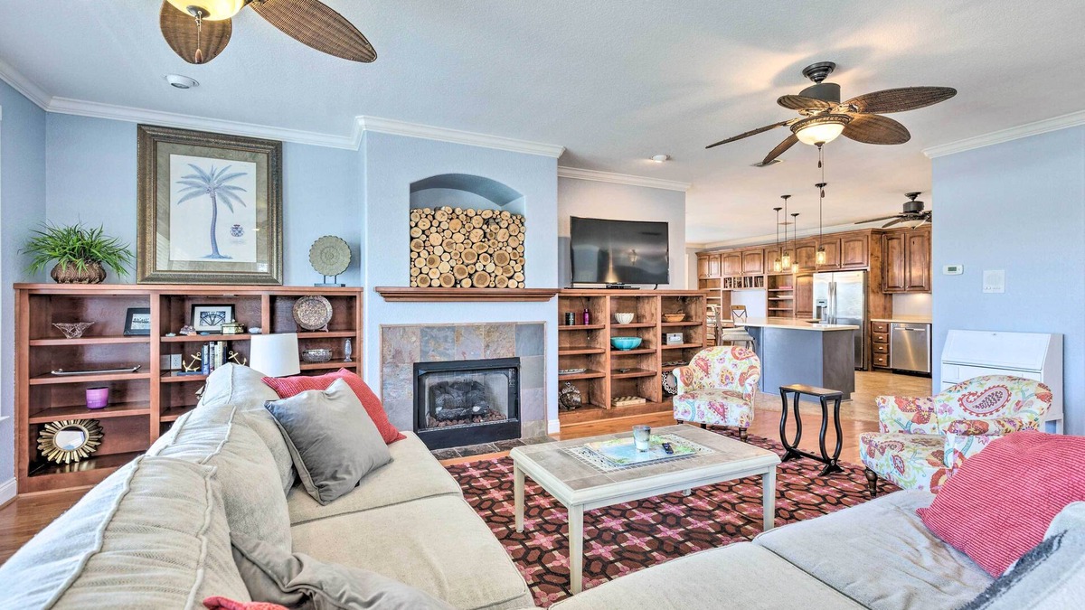 Oak House | Spacious Gulf Shores Home: Private Pool + Deck!