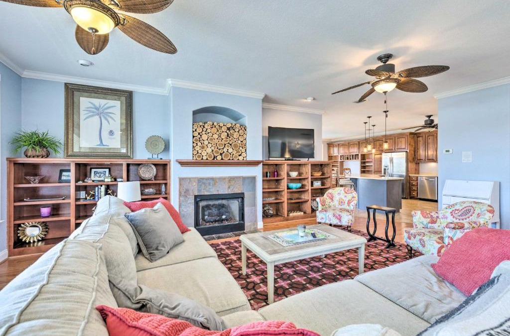 Oak House | Spacious Gulf Shores Home Private Pool and Deck!