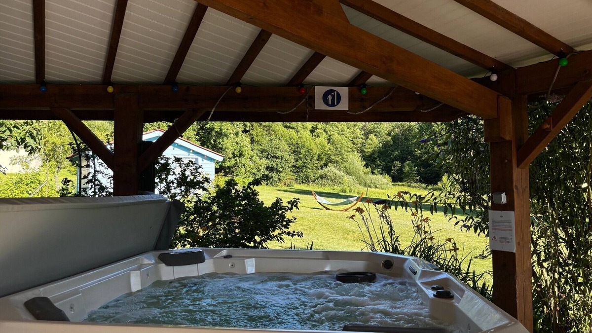La Chapelle-aux-Bois Cottage | Spacious house with spa, ping-pong, and foosball, perfect for family relaxation