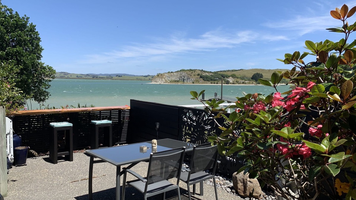 Onerahi Apartment | Spacious harbourside apartment with amazing views